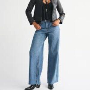 Abercrombie & Fitch Curve Love High Rise Wide Leg Jean Size 34 Short